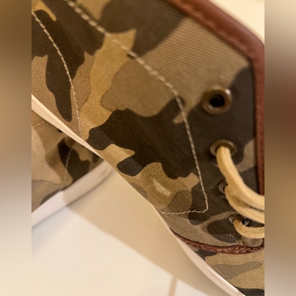 POLO CANVAS W/LEATHER TRIM CAMOUFLAGE HIGH TOP SNEAKERS. SIZE 7.   NWOT - Picture 3 of 15